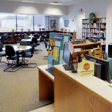 Smucker Learning Center - Reception area with view of tutoring area